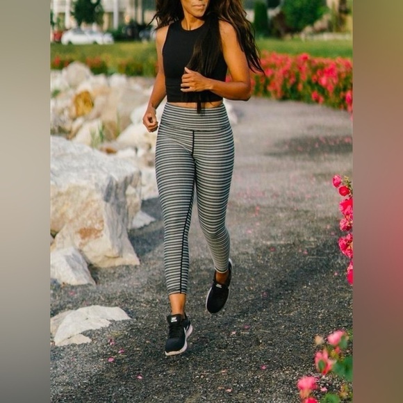 ZYIA Active Black Aztec Adrenaline 7/8 Leggings, Size 4 - Picture 1 of 8